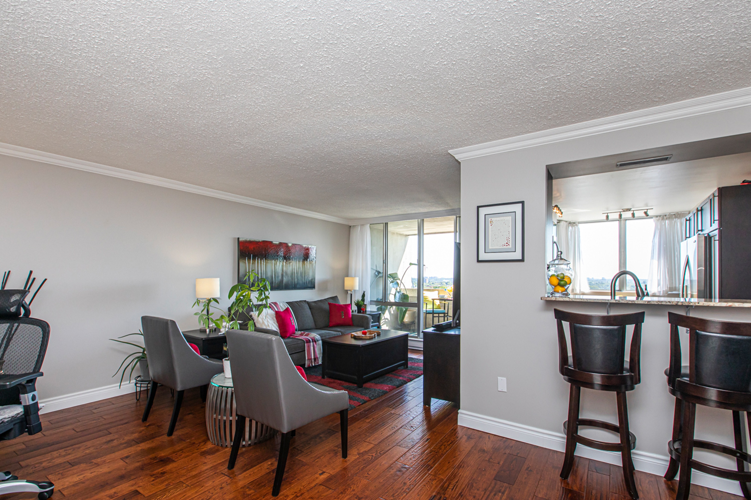 Listing__1530-530-Laurier-Ave-W__03
