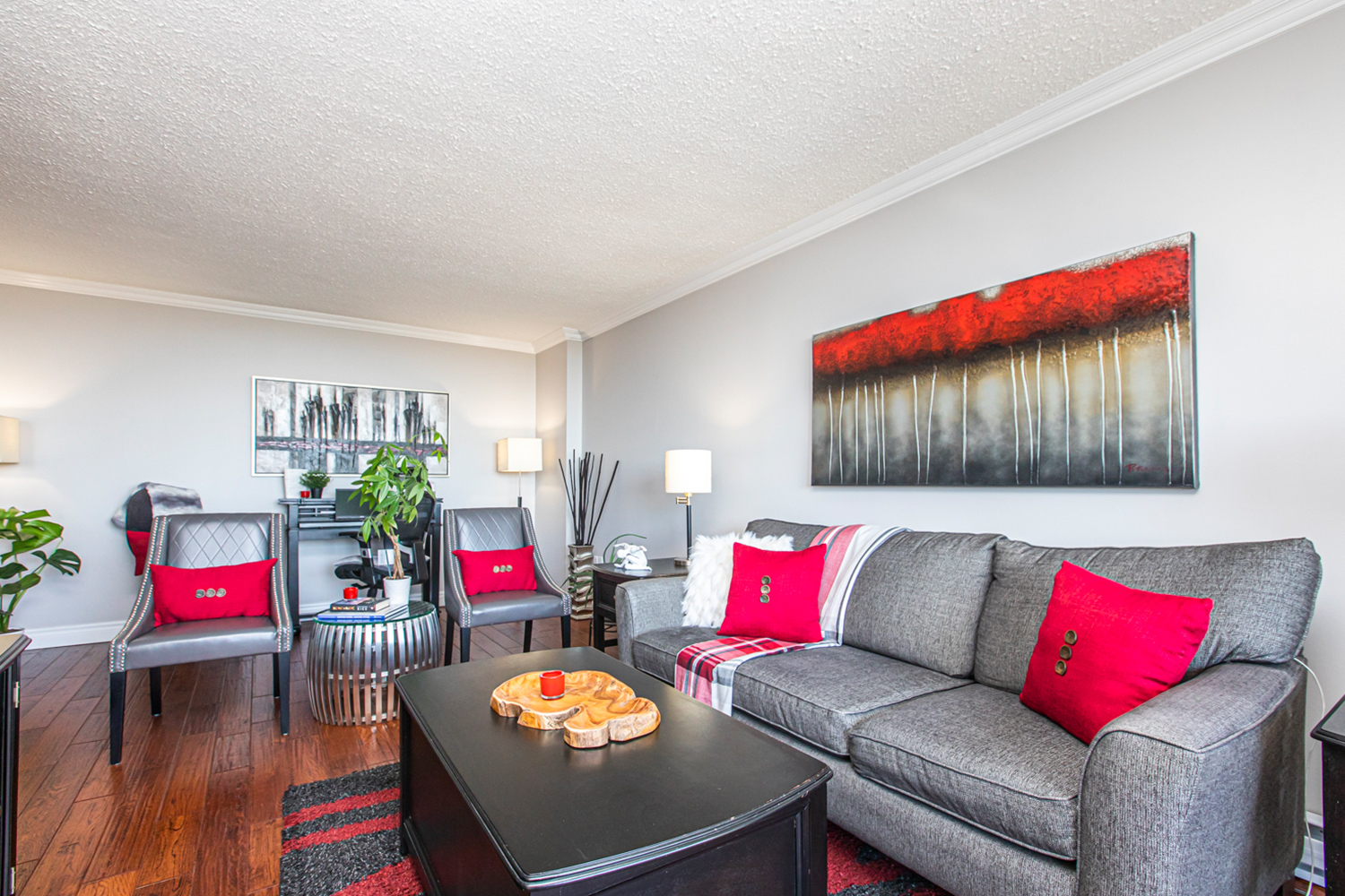 Listing__1530-530-Laurier-Ave-W__04