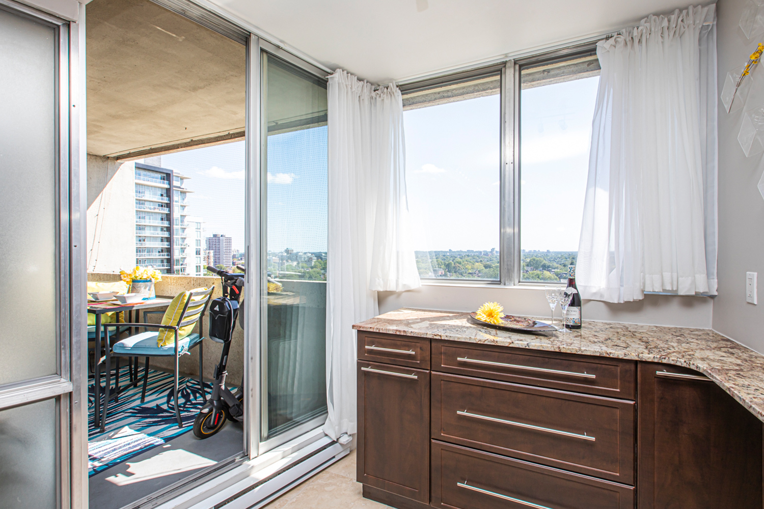 Listing__1530-530-Laurier-Ave-W__08