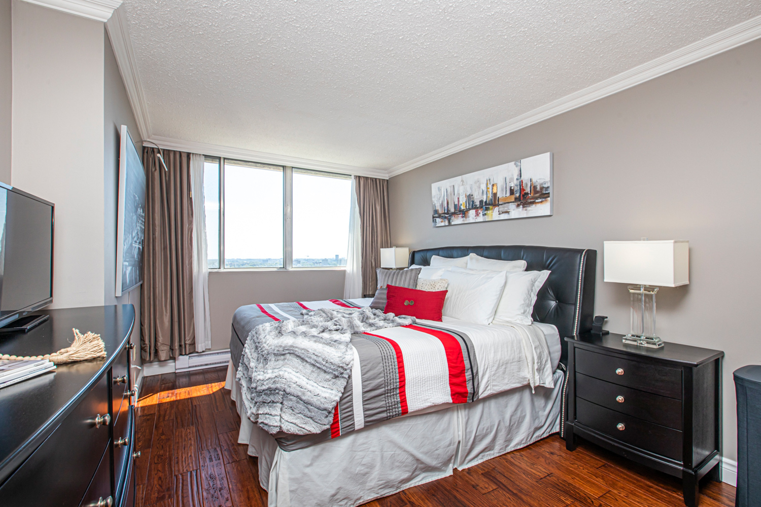 Listing__1530-530-Laurier-Ave-W__09