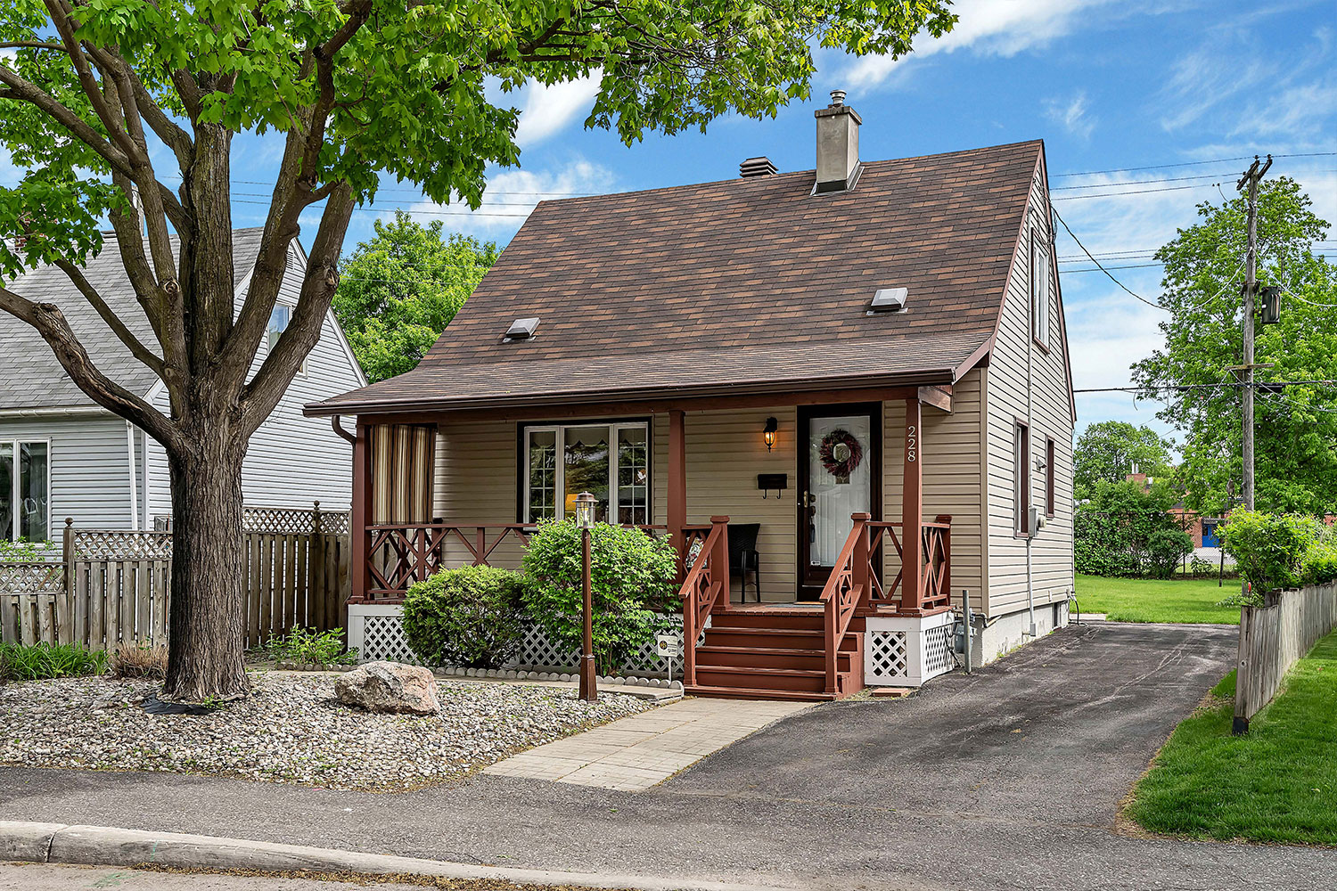 228 Crerar Ave.