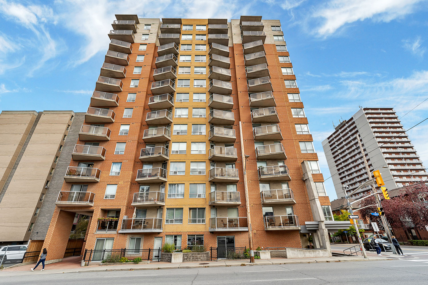 #805 – 429 Somerset W.